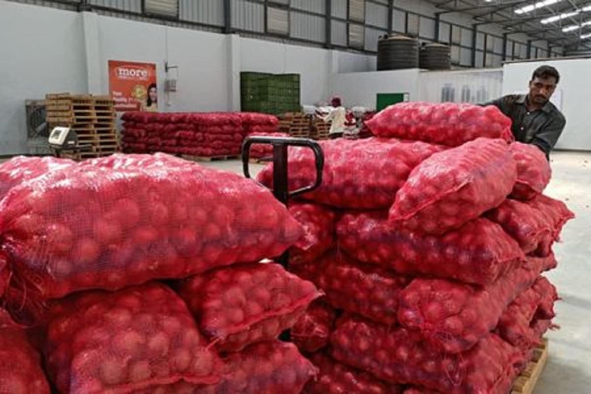 Export Ban Protest: Maharashtra NCP Sends Onions as Gift to PM and Governor - News18