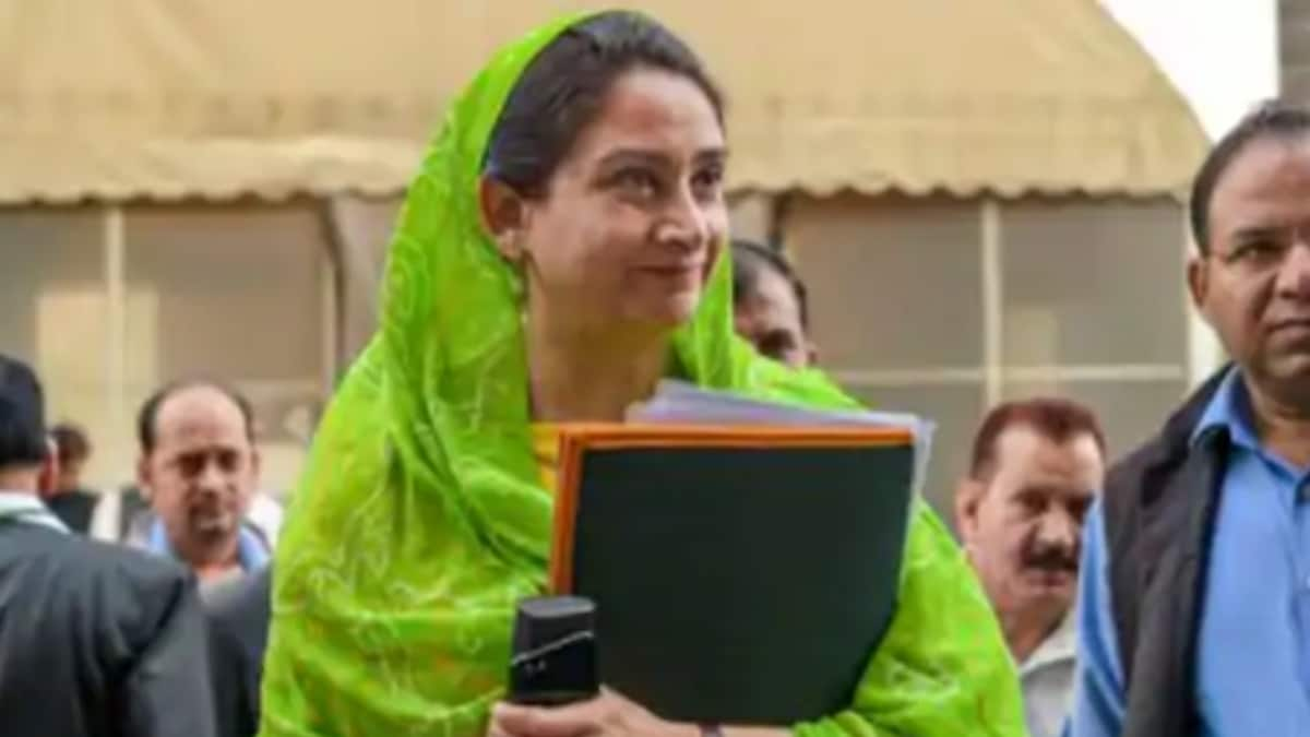 Centre Treating Farmers as 'Enemy of State', Alleges SAD Leader Harsimrat Kaur Badal