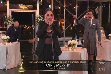 Annie Murphy reveals her house burnt down and she had $3 in her