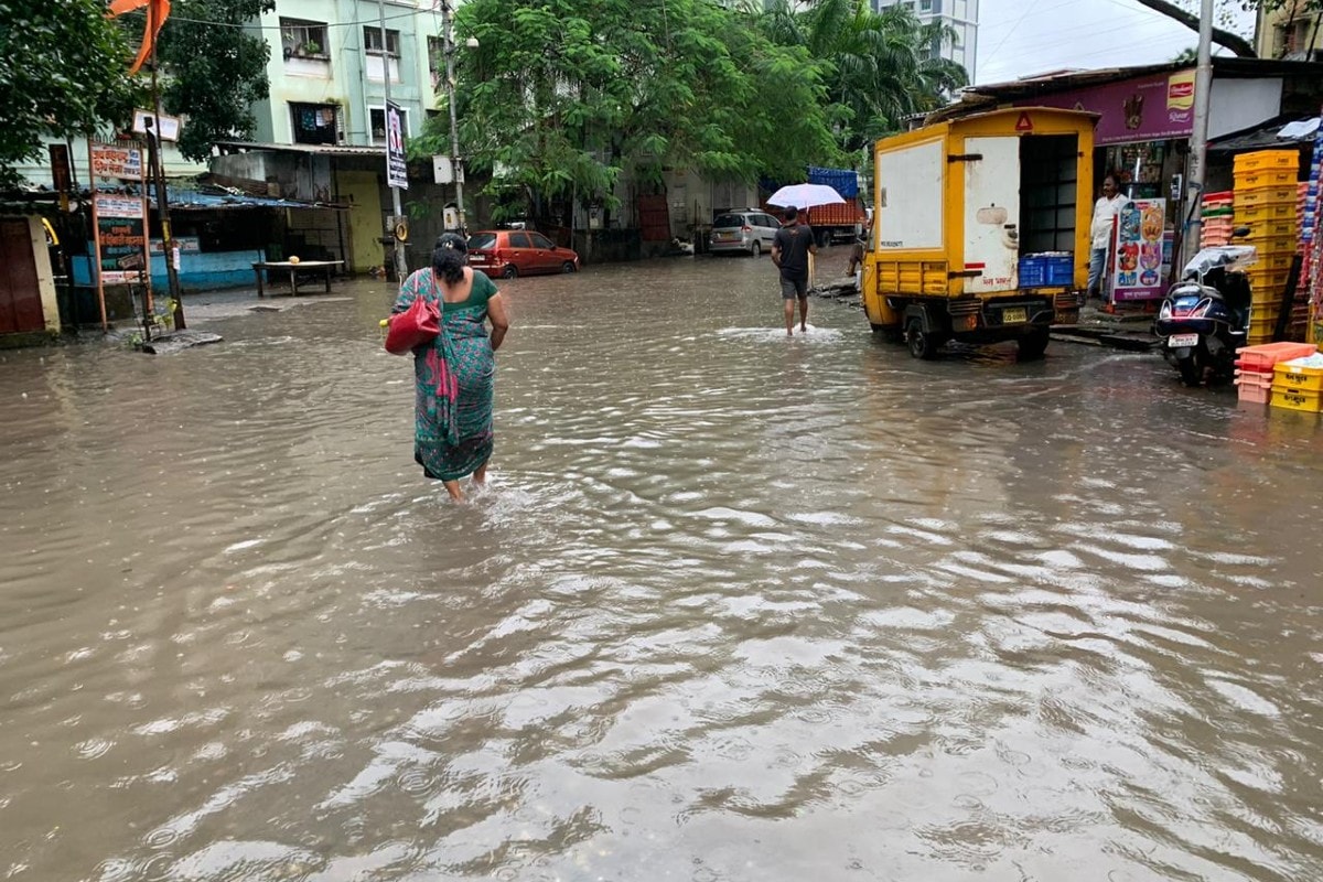 Mumbai Rains LIVE Updates: IMD Warns of 'Flooding' as Forecast Says Rainfall Will Get Intense Today; Trains Suspended After Waterlogging, BMC Declares Holiday - News18