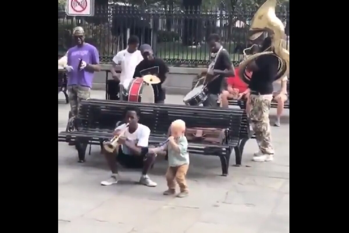 WATCH: Toddler Joins Group of Street Musicians With Toy Trumpet and the Internet is in Awe