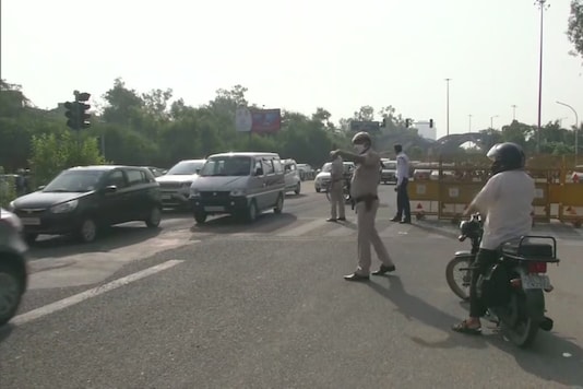 File photo: Delhi Police personnel deployed in Chilla area near Delhi-Uttar Pradesh border point, in wake of the nationwide protest called by farmers today against Agriculture Bills passed in the Parliament. (Image: ANI)