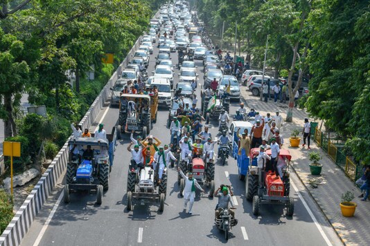 New Delhi: Farmers stage a protest against the farm bills passed in Parliament recently, at Delhi-Noida border, Friday, Sept. 25, 2020. (File photo/PTI)