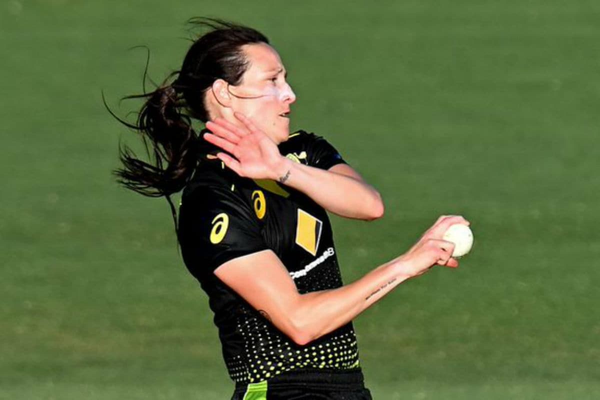 Megan Schutt, Ashleigh Gardner Propel Australia to 17-run Win Over New Zealand