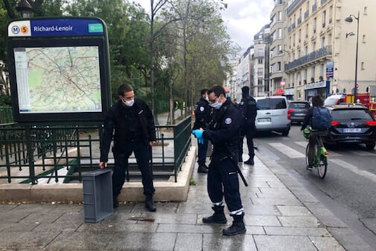 Police officers stand by a knife, seen on the ground, in Paris, Friday, Sept. 25, 2020.(Image: Soufian Fezzani Via AP)