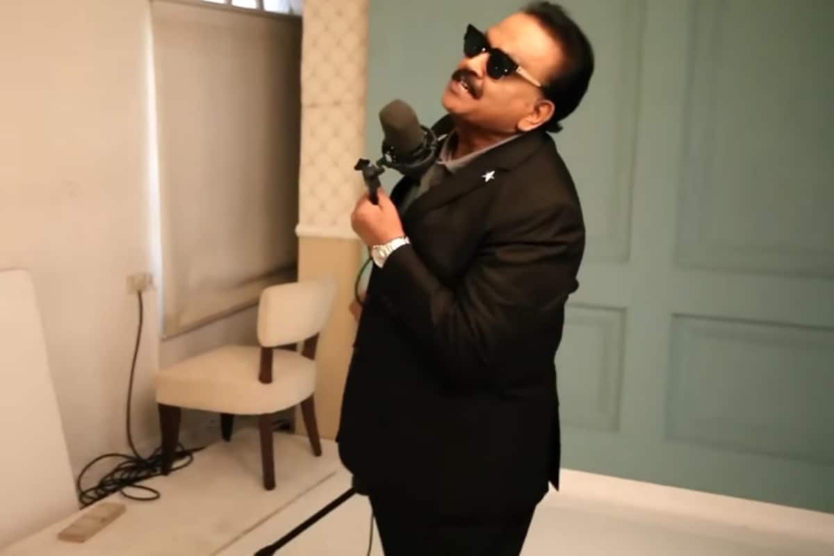 SP Balasubrahmanyam Could Light up a Room With His Energy and This Old Photoshoot Video is Proof