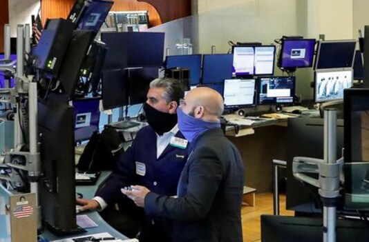 Nasdaq Ends Higher While S&P 500 Posts Biggest August Gain Since 1986