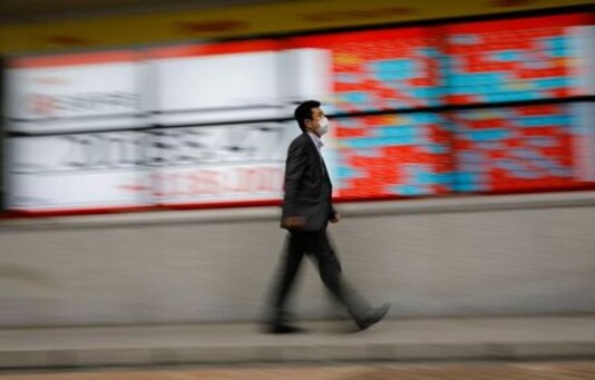 Equities Slide, Bonds Rally As Tech Rebound Stalls; Oil Slips