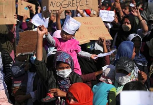 EUROPE-MIGRANTS-GREECE-LESBOS:Police fire teargas as migrants demand to leave Greek island after fire