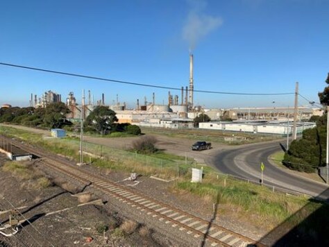 AUSTRALIA-OIL-REFINERIES:Australia proposes paying oil refiners billions to stay open