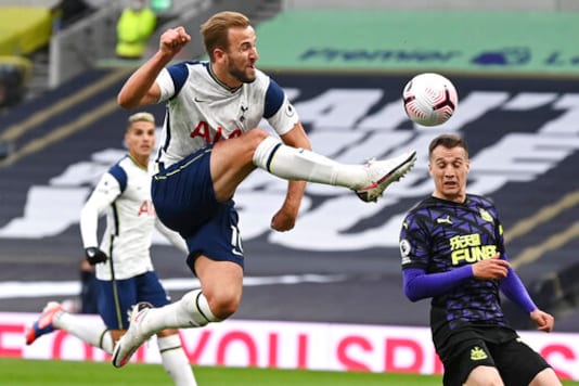 Tottenham's Harry Kane, left, controls the ball during the English Premier League soccer match between Tottenham and Newcastle at the Tottenham Hotspur Stadium in London, Sunday, Sept. 27, 2020. (Daniel Leal-Olivas/Pool via AP) Tottenham's Harry Kane, left, controls the ball during the English Premier League soccer match between Tottenham and Newcastle at the Tottenham Hotspur Stadium in London, Sunday, Sept. 27, 2020. (Daniel Leal-Olivas/Pool via AP)