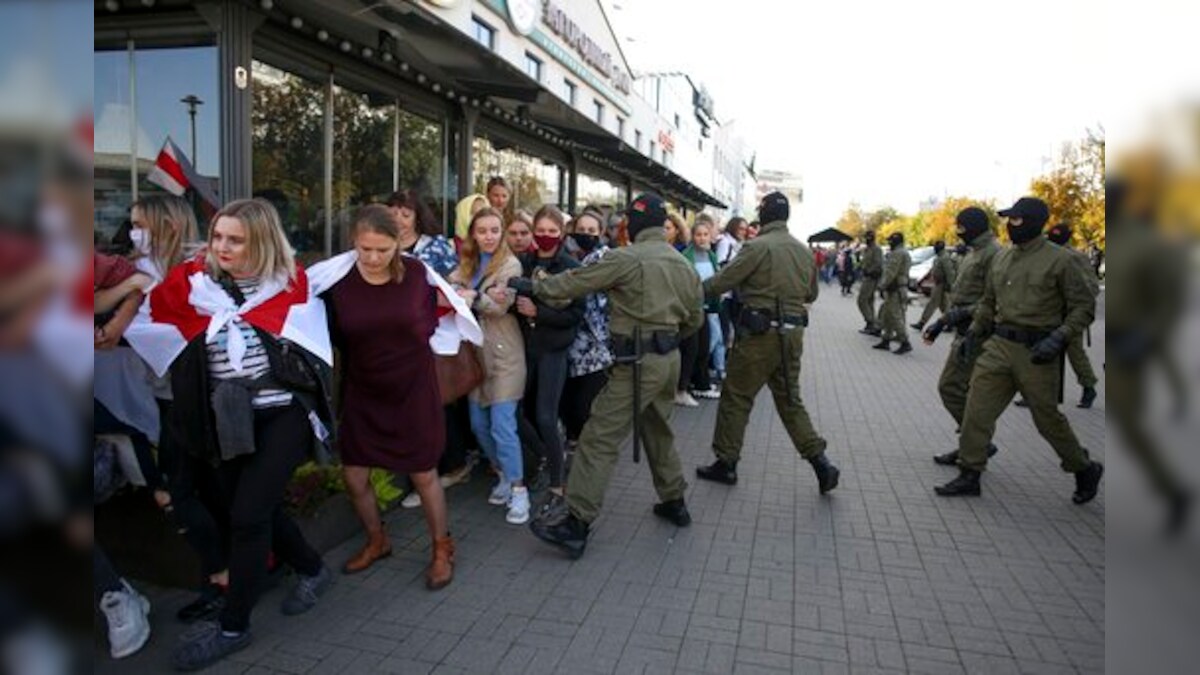 Minsk Police Detains 200 Women Demanding Resignation of 'Authoritarian' Belarus President