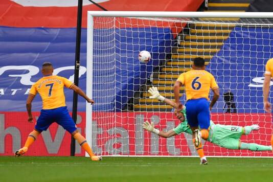 Man U Chelsea Leave It Late On Another Wild Day In The Epl