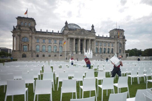Berlin Chair Protest To Back Calls For Greek Camp Evacuation