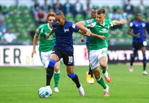 Werder Josh Sargent, left and Maximilian Eggestein try to stop Herthas Matheus Cunha during a German Bundesliga soccer match between Werder Bremen and Hertha BSC Berlin in Bremen, Germany, Saturday, Sept.19, 2020. (Carmen Jaspersen/dpa via AP)