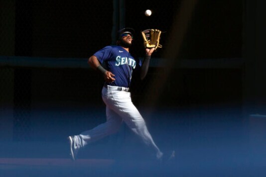 Seattle Mariners right fielder Phillip Ervin (20) makes a running catch of San Francisco Giants' Donovan Solano's fly ball during the ninth inning of a baseball game, Thursday, Sept. 17, 2020 in San Francisco. The Giants defeated the Mariners 6-4. (AP Photo/D. Ross Cameron)