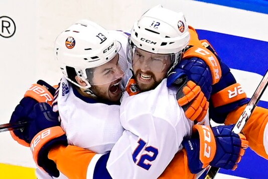 Flyers Stave Off Elimination With 4-3 Win Over Islanders