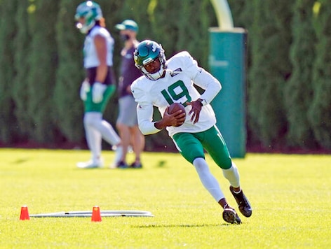 FILE - In this Thursday, Aug. 20, 2020 file photo, New York Jets' Breshad Perriman participates during practice at the NFL football team's training camp in Florham Park, N.J. The New York Jets are getting healthy again at just the right time. Wide receivers Breshad Perriman and Denzel Mims practiced fully Wednesday, Sept. 9, 2020 and are expected to be healthy for the season opener against the Bills in Buffalo on Sunday. (AP Photo/Seth Wenig, File) FILE - In this Thursday, Aug. 20, 2020 file photo, New York Jets' Breshad Perriman participates during practice at the NFL football team's training camp in Florham Park, N.J. The New York Jets are getting healthy again at just the right time. Wide receivers Breshad Perriman and Denzel Mims practiced fully Wednesday, Sept. 9, 2020 and are expected to be healthy for the season opener against the Bills in Buffalo on Sunday. (AP Photo/Seth Wenig, File)