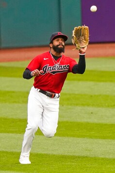 Singer Flirts With No-hitter For 8, Royals Beat Indians 11-1