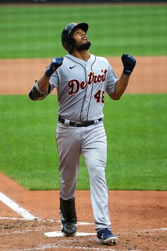 Molina Honors Clemente; Cardinals Split Pair With Tigers