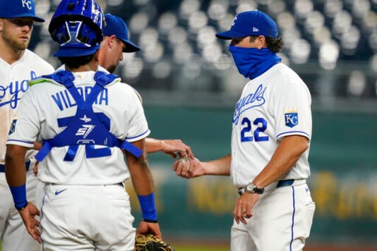Robert's Long Homer Helps White Sox Rout Royals 11-6