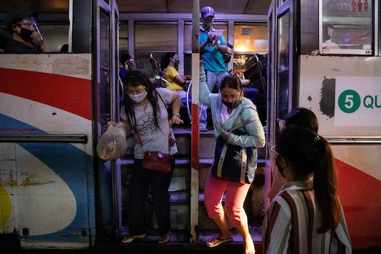 Passengers wearing face shields and face masks for protection against the coronavirus disease (COVID-19) get off a bus in Quezon City, Metro Manila, Philippines, September 7, 2020. REUTERS/Eloisa Lopez/Files Passengers wearing face shields and face masks for protection against the coronavirus disease (COVID-19) get off a bus in Quezon City, Metro Manila, Philippines, September 7, 2020. REUTERS/Eloisa Lopez/Files