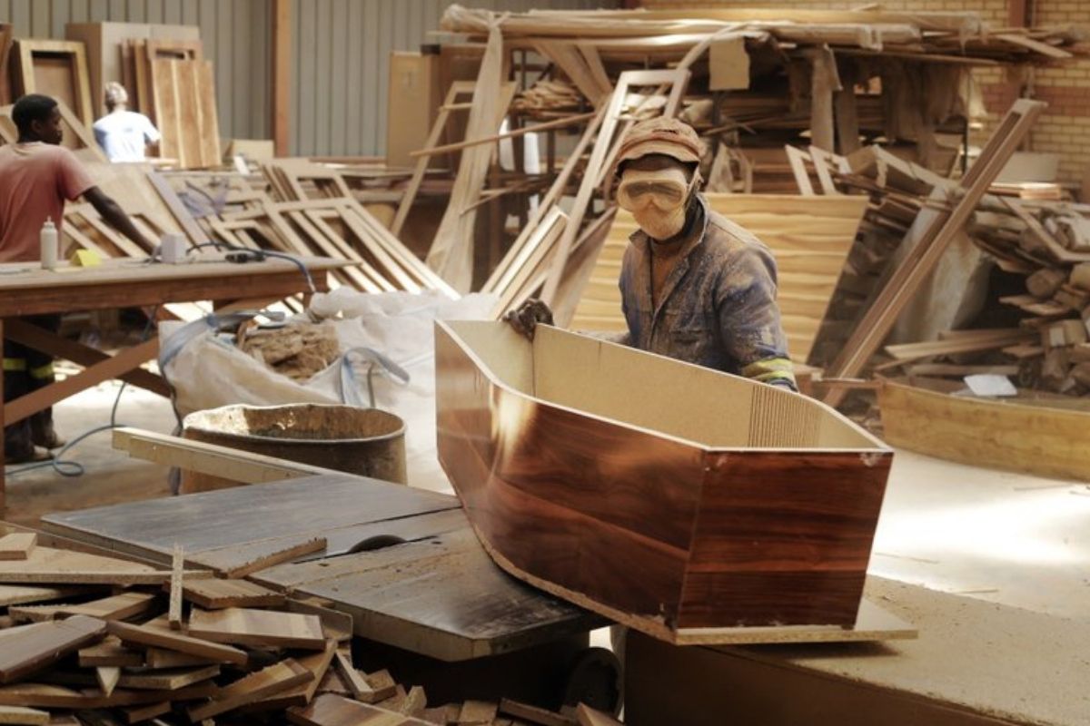 Read more about the article How Coronavirus Modified Every thing for This South African Coffin-maker at Work and Dwelling