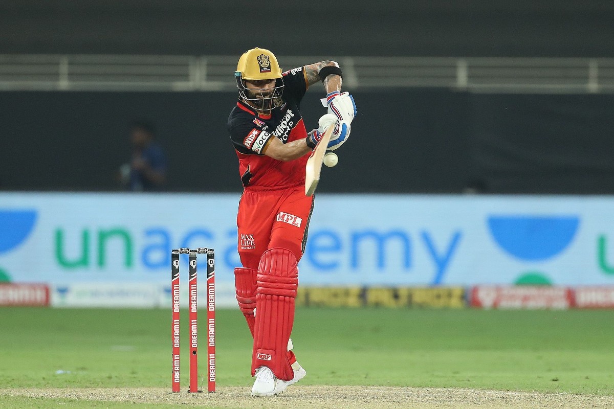 IPL 2020: Video Shows RCB Skipper Virat Kohli Giving a ...