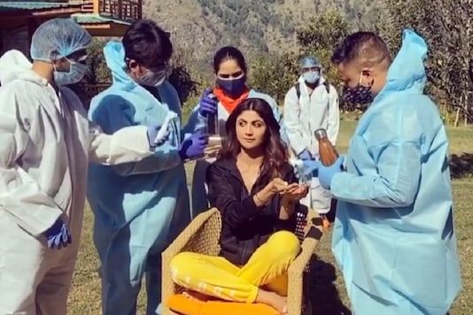 Shilpa Shetty Shows How the New Normal Has Taken Over, Shares Glimpse from Outdoor Shoot Shilpa Shetty Shows How the New Normal Has Taken Over, Shares Glimpse from Outdoor Shoot