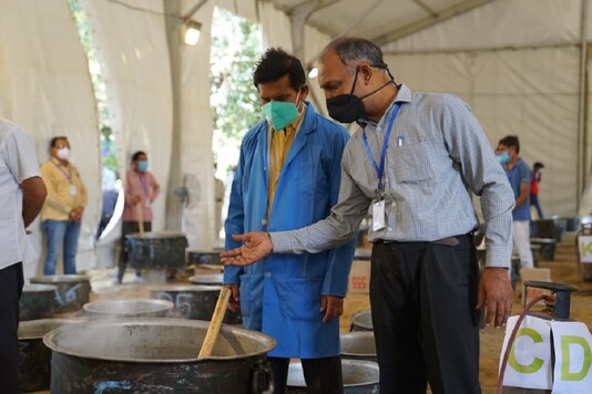 Delhi government agricultural extension officers and IARI scientists preparing Pusa bio-decomposer capsule. (Image from Arvind Kejriwal Twitter handle)