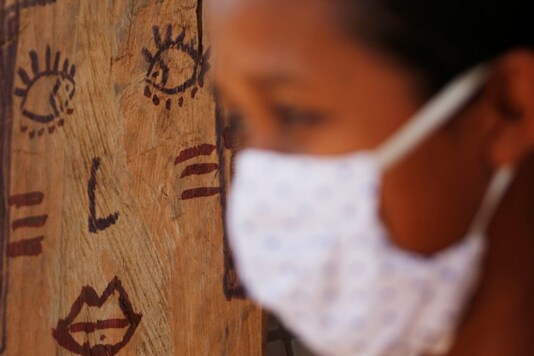 A woman from the Guajajara indigenous ethnic group wears a protective mask, amid the spread of the coronavirus disease (COVID-19), at a community school in the indigenous village of Morro Branco in the municipality of Grajau, state of Maranhao, Brazil October 4, 2020. REUTERS/Adriano Machado - RC2WBJ9PATWR