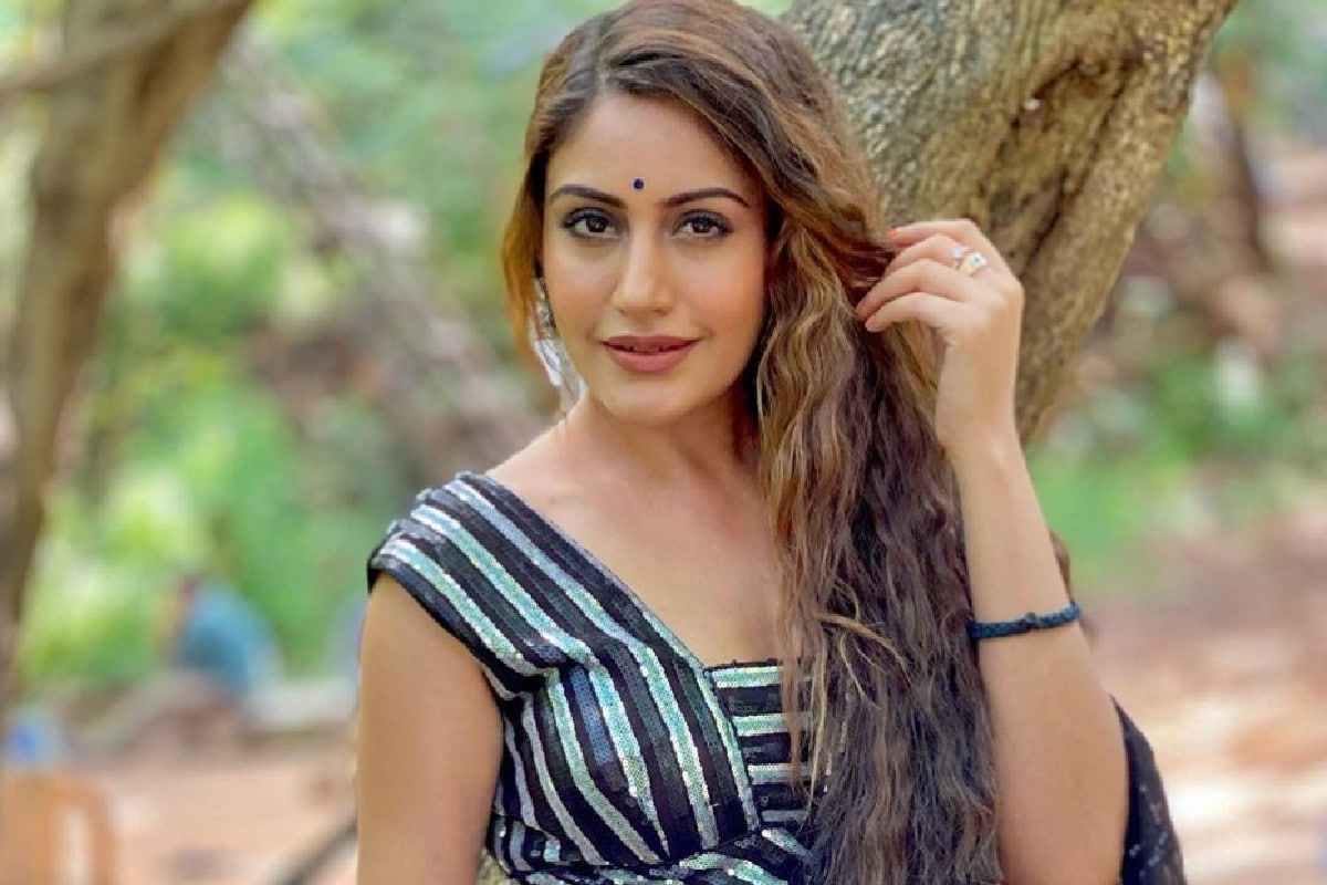 Surbhi Chandna Shares Saree Look from Naagin 5; Netizens are Crushing