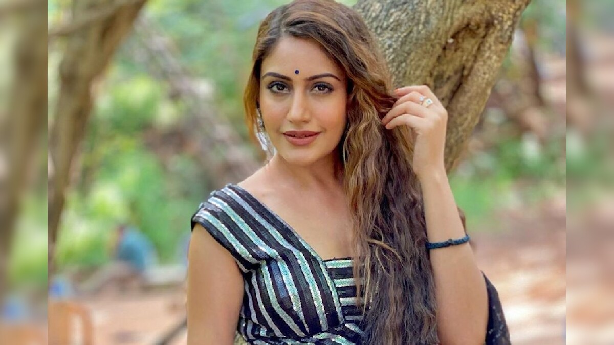 Surbhi Chandna Shares Saree Look from Naagin 5; Netizens are Crushing on Her