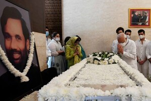 PM Modi, Rajnath Singh & Other Policitans Pay Homage to Ram Vilas Paswan