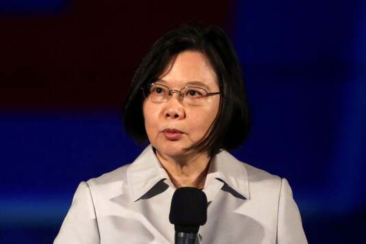 Taiwan's President Tsai Ing-wen delivers a speech before the light show at the Presidential Office building for the National Day celebration in Taipei, Taiwan, on October 6, 2020. (REUTER / Ann Wang / Photo archive)