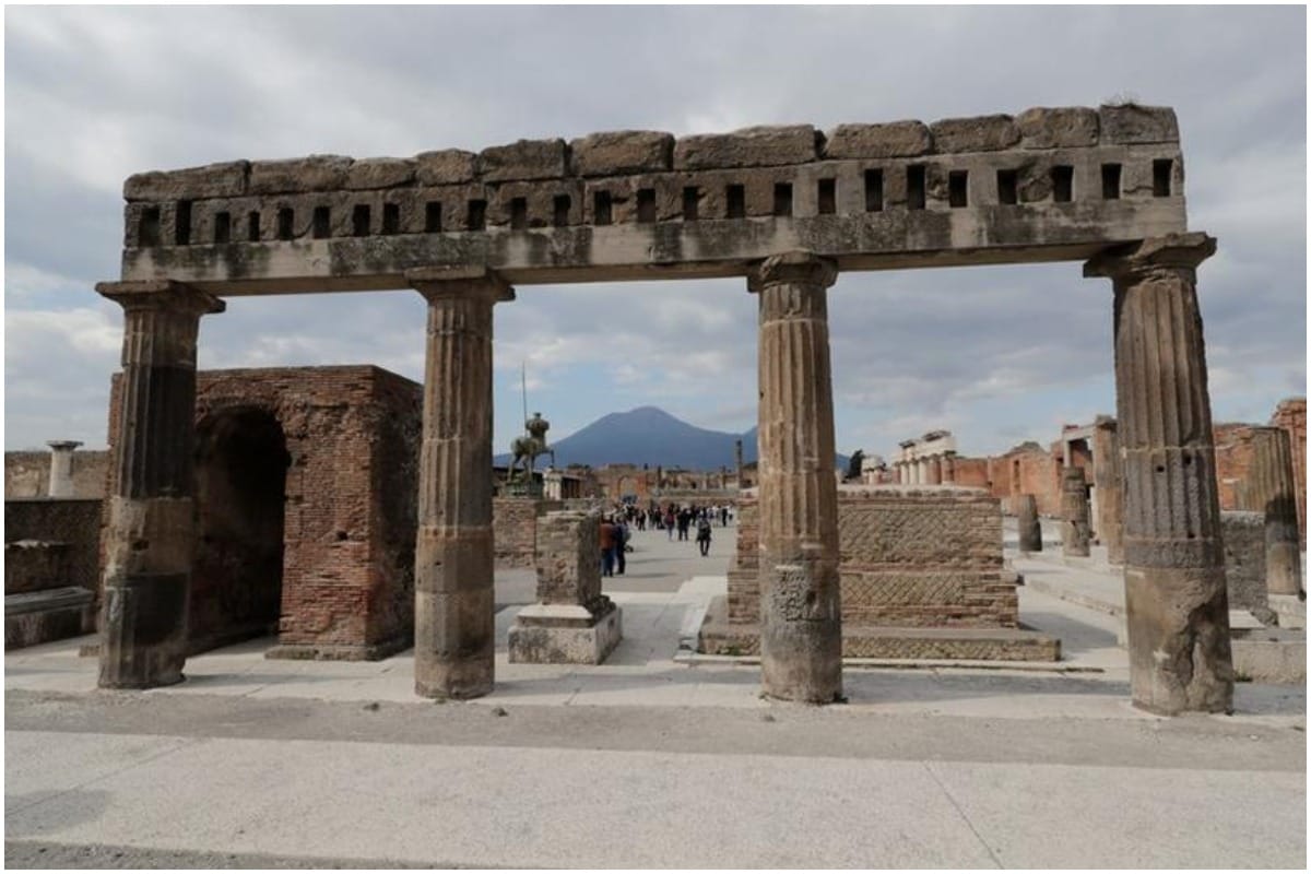 Canadian Tourist Who Stole Objects from Pompeii in 2005 Returns Them Claiming They Bring Bad Luck