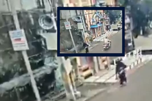 Video grab of building collapse.
(Credit: YouTube/ @Newskinews) Video grab of building collapse.
(Credit: YouTube/ @Newskinews)