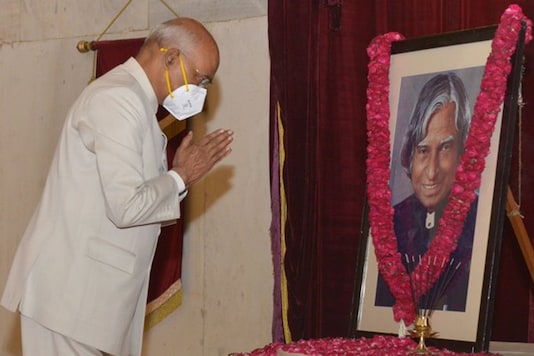 President Kovind paid floral tributes before a portrait of Kalam at Rashtrapati Bhavan. (Image: Twitter/@rashtrapatibhvn) President Kovind paid floral tributes before a portrait of Kalam at Rashtrapati Bhavan. (Image: Twitter/@rashtrapatibhvn)