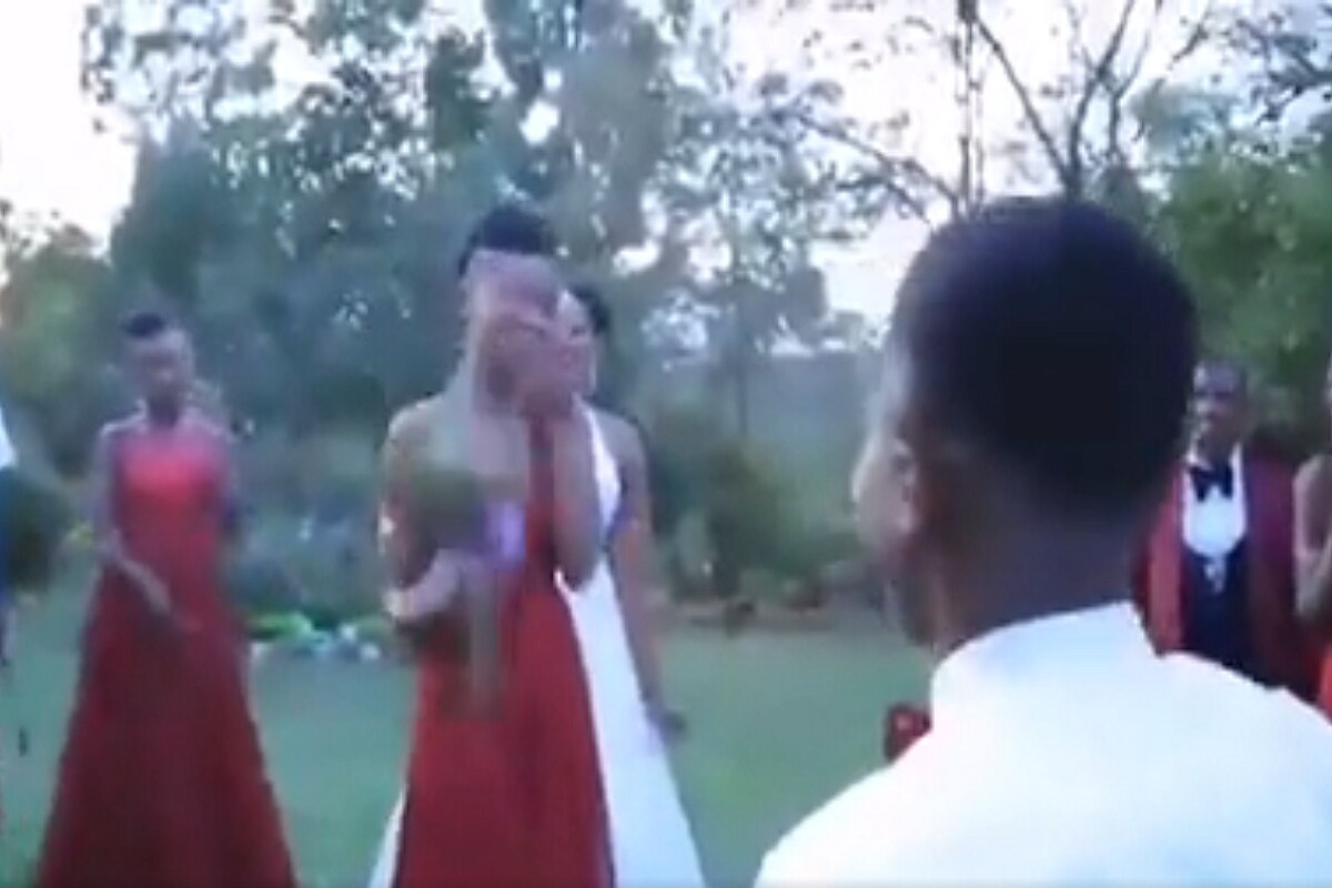 Man After Our Own Hearts: This Groomsman Gets Down to Propose to His Girl, at Their Friend's Wedding!
