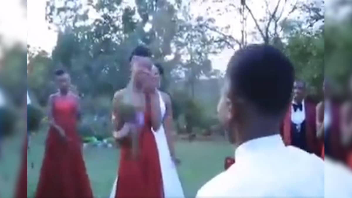 Man After Our Own Hearts: This Groomsman Got Down to Propose to His Girl, at Their Friend's Wedding!