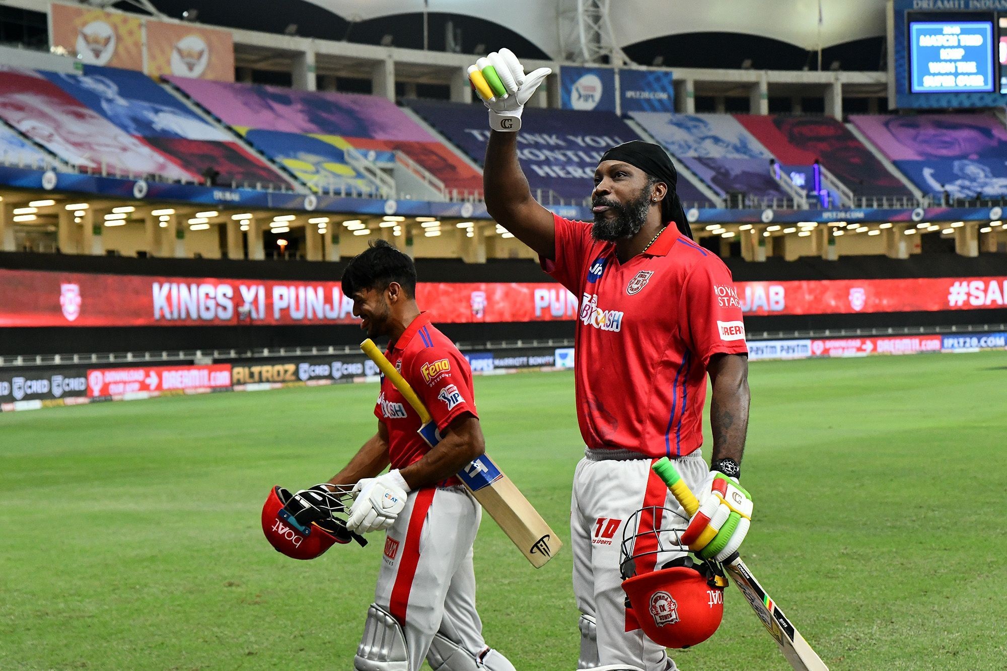IPL MI vs KXIP Super-over - #UniverseBoss Trends on Twitter After Chris Gayle Becomes First Batsman to Hit a Six in Super-over This Year