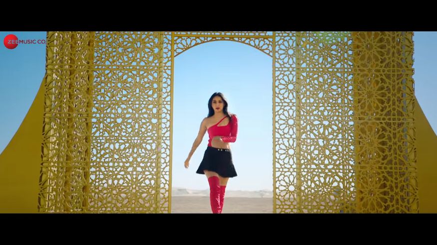 burj khalifa kiara advani dress