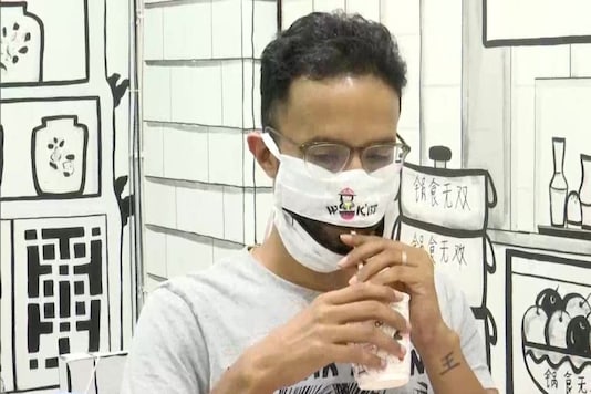 Zipped-facemasks offered at Kolkata restaurant.
(Credit: ANI) Zipped-facemasks offered at Kolkata restaurant.
(Credit: ANI)