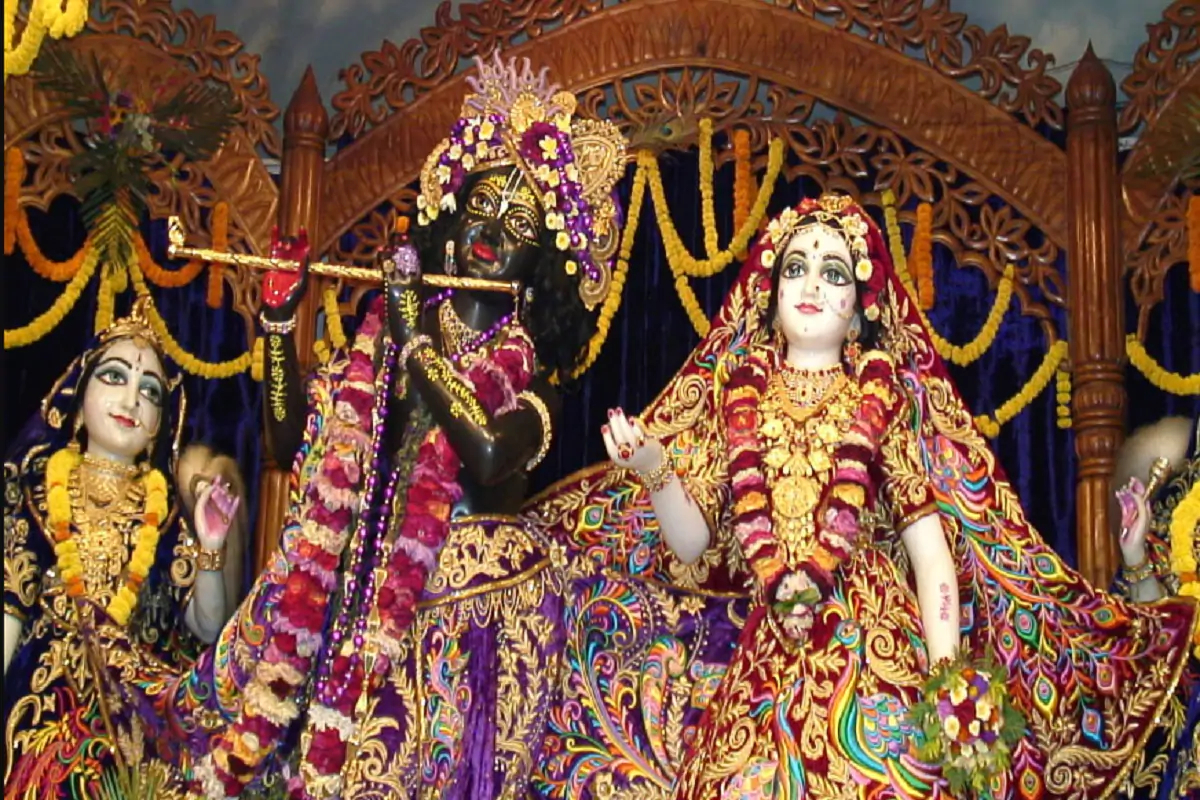 Banke Bihari Temple in Mathura Reopens for Devotees Months after Shutdown  Due to Covid-19