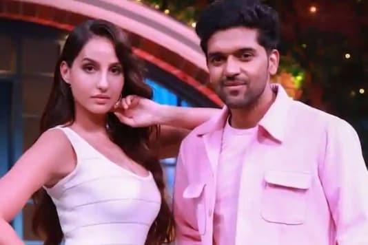 Nora Fatehi Raps in Hindi, Gives Shout-out to Navjot Singh Sidhu on The Kapil Sharma Show Nora Fatehi Raps in Hindi, Gives Shout-out to Navjot Singh Sidhu on The Kapil Sharma Show