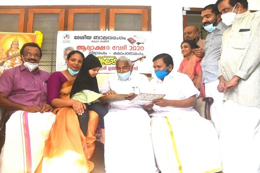 Three-year-old Zaahiya Sulaiman introduced to the world of letters by former CM and Congress leader Oommen Chandy on ‘Vidyarambham’ Day. (News18)