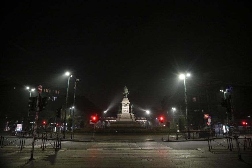  Since an 11 p.m.-5 a.m. curfew took effect Thursday (October 22), people can only move around during those hours for reasons of work, health or necessity. (Image: AP)