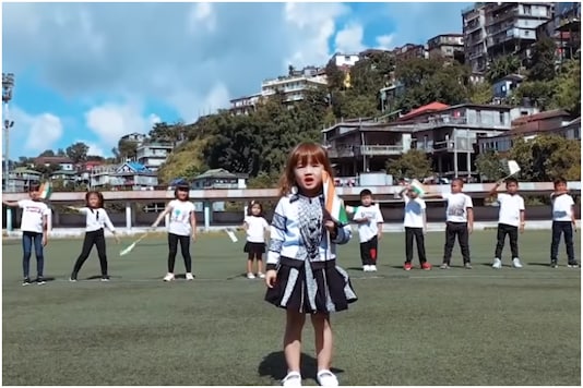 4-year-old Mizoram Girl Sings the Cutest Version of AR Rahman's 'Maa Tujhe Salaam' 4-year-old Mizoram Girl Sings the Cutest Version of AR Rahman's 'Maa Tujhe Salaam'