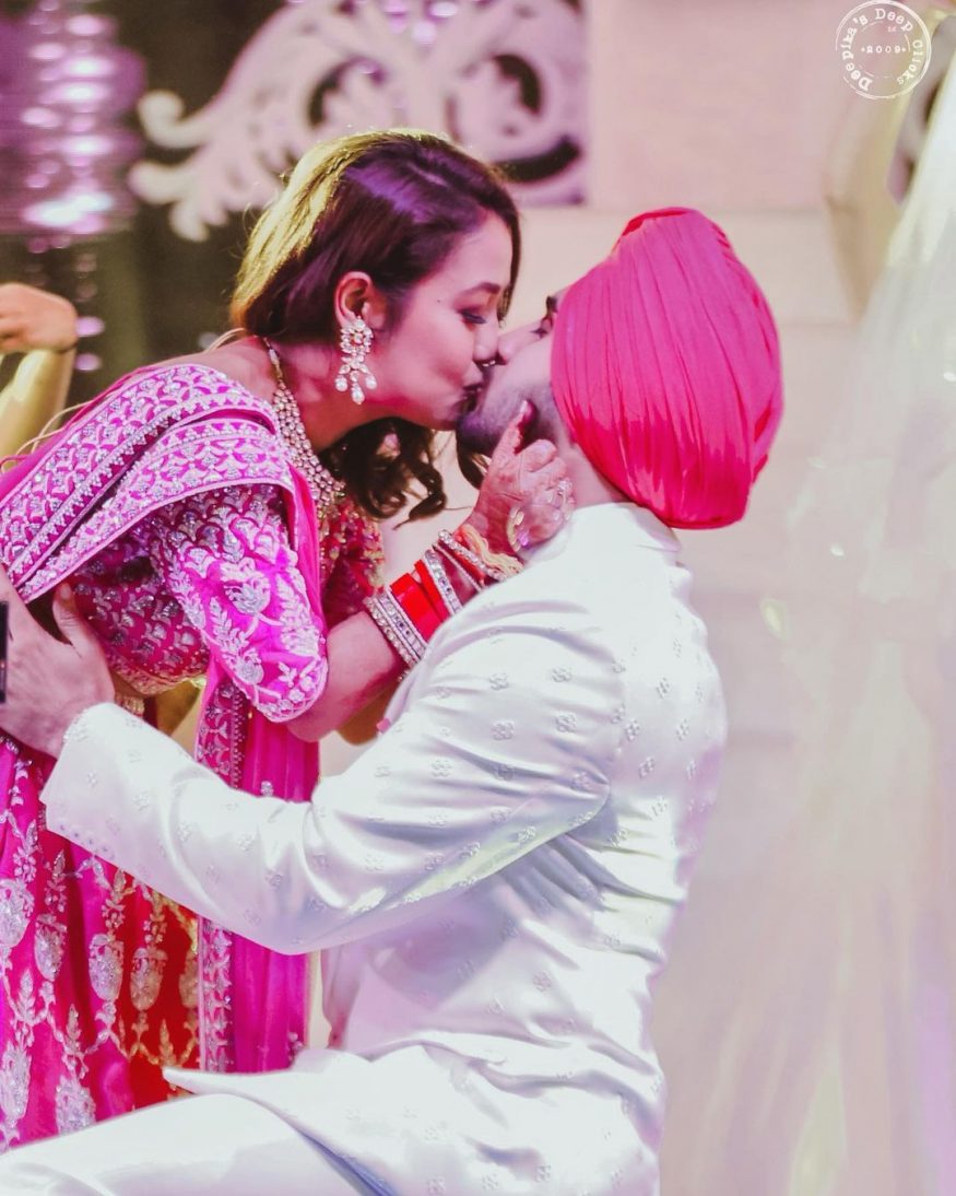 This Pic of Neha Kakkar Kissing Rohanpreet at Sangeet is Going Viral -  News18