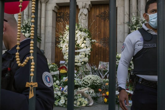 Gendarmes secure gates outside the Notre-Dame basilica in Nice, France, on Friday, October 30, 2020, the day after an assailant carrying a knife killed three people there. (Mauricio Lima/The New York Times) Gendarmes secure gates outside the Notre-Dame basilica in Nice, France, on Friday, October 30, 2020, the day after an assailant carrying a knife killed three people there. (Mauricio Lima/The New York Times)